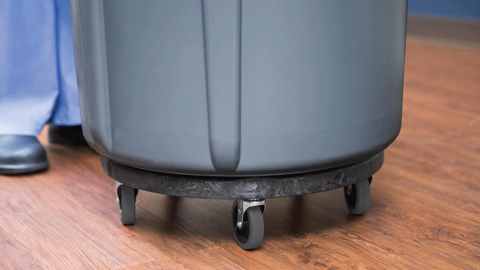 Rubbermaid Commercial BRUTE Dolly provides easy mobility