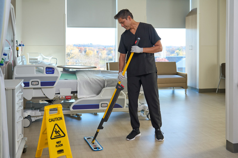 Mopping with Pulse Mop in hospital
