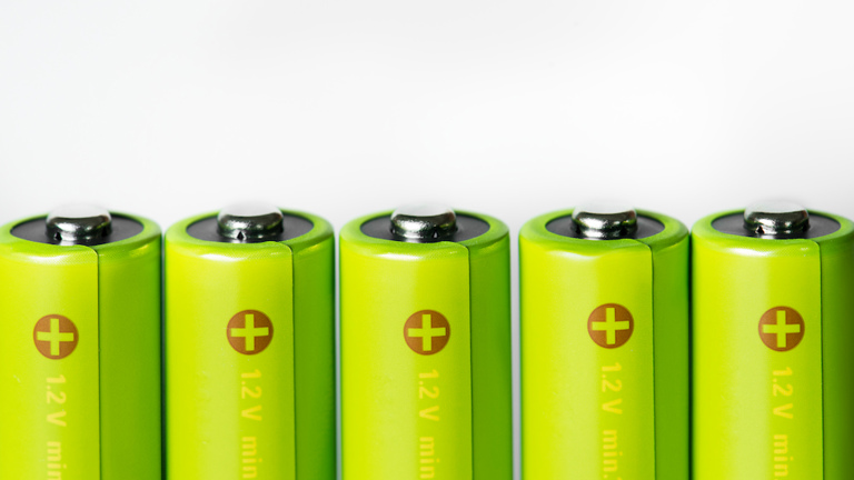 Five Pieces Alkaline, Lead-acid and lithium-ion batteries